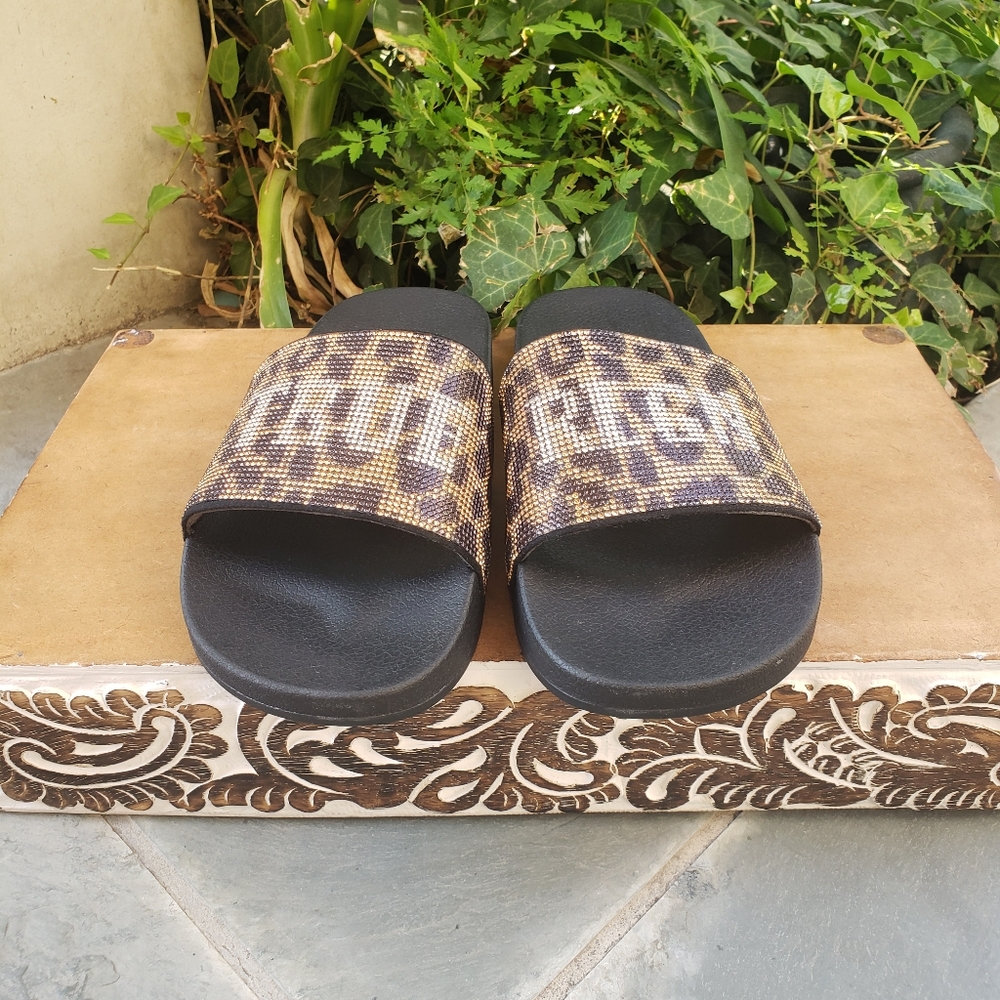 Casual Chic True Religion Crystal Leopard Slides - Picture 5 of 9
